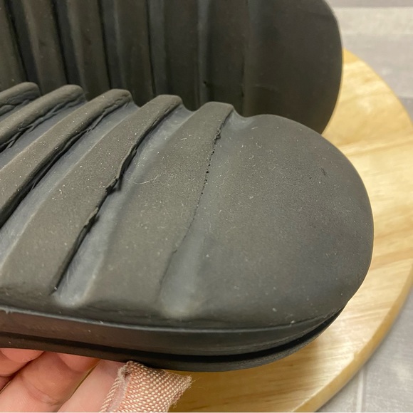 Adidas Yeezy Slides Onyx Black Mens Size 11 US HQ6448 - Picture 14 of 16